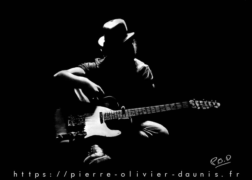 Tableau de guitariste 3 blanc sur fond noir. Guitarist modern painting